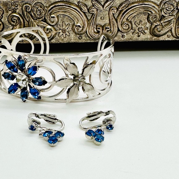 Vintage Sapphire Blue Rhinestone Bracelet & Earrings - Picture 11 of 13